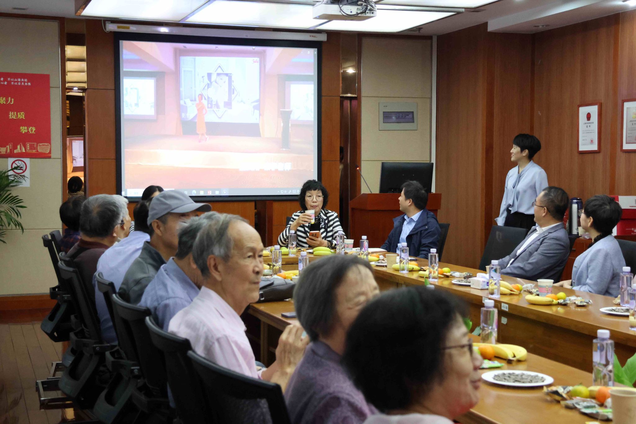重阳慰晚情——环化学院开展退休西席重阳节团圆会等系列活动-尊龙凯时