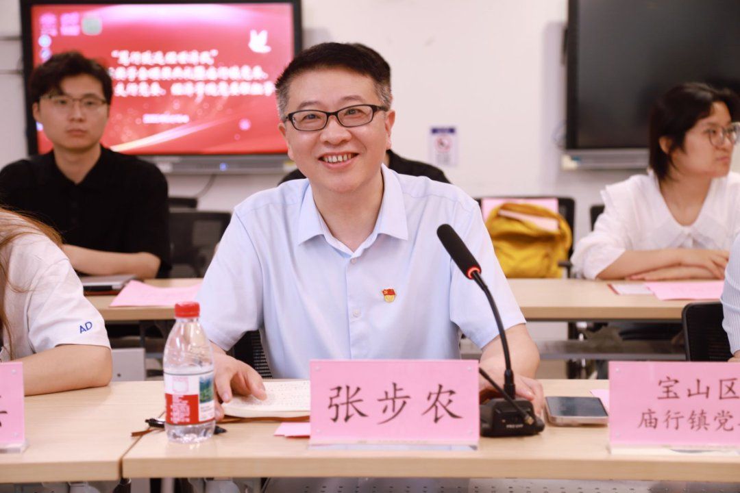 “笃行致远经世济民”2025年庙行奖学金颁奖仪式暨庙行镇党委、浦发银行宝山支行党委、经济学院党委联组学习顺遂举行-尊龙凯时