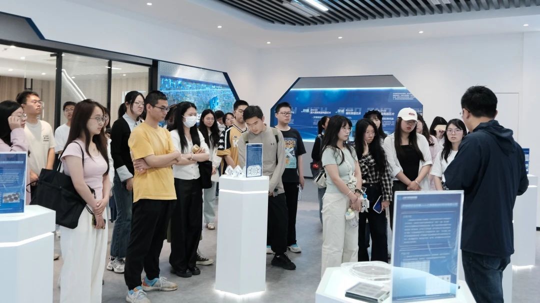 以精神为帆，，，，，以实训为桨：经济学院研究生党建中心开展“科学企业家”精神宣讲暨科创园区研学实践-尊龙凯时