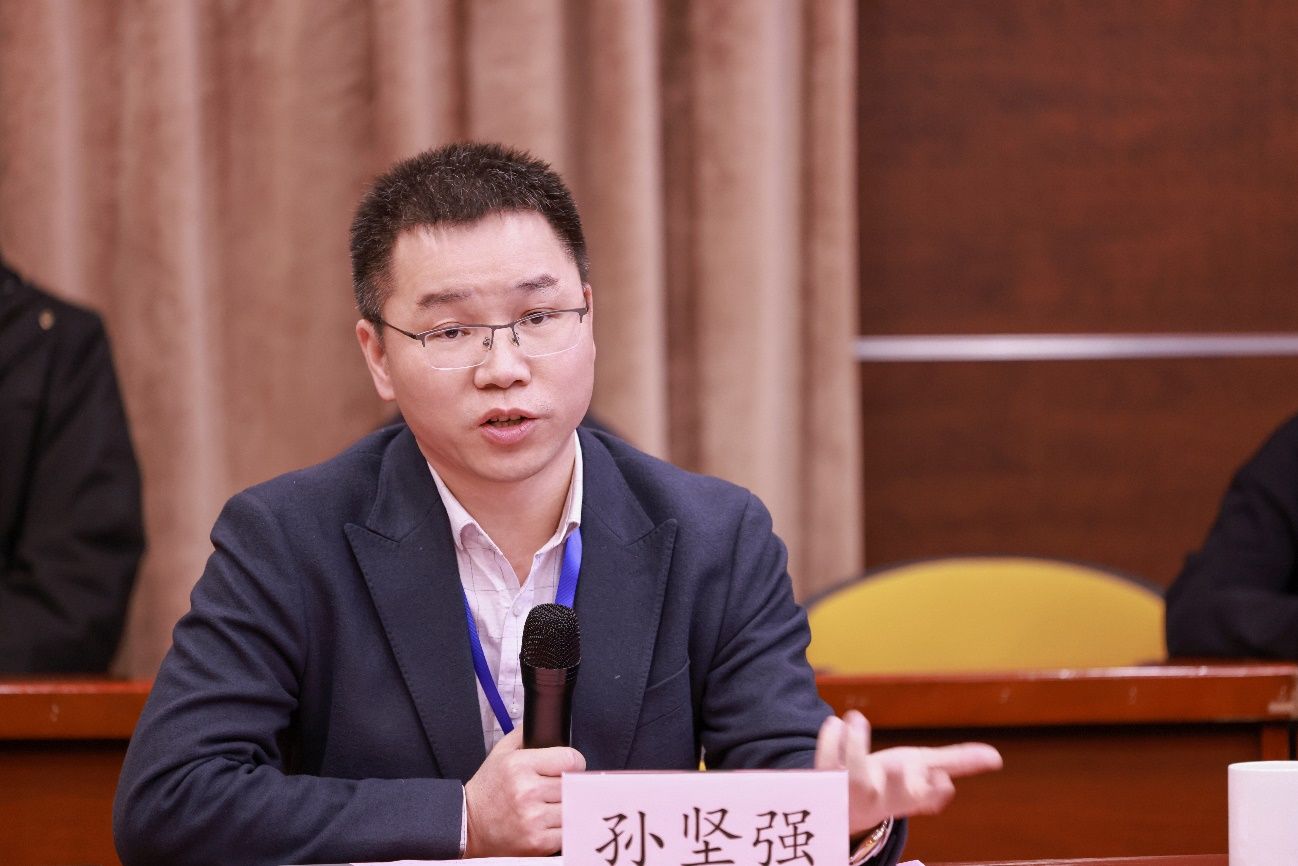 中国自主经济学知识系统建构与立异人才自主作育高端论坛在尊龙凯时举行-尊龙凯时