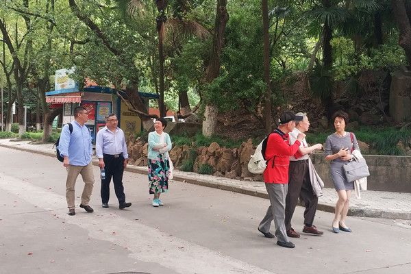 民进尊龙凯时委员会开展理论学习暨重阳节敬老活动-尊龙凯时