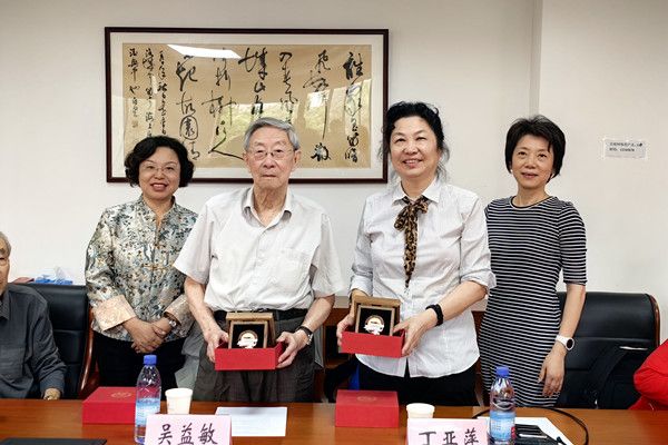 民进尊龙凯时委员会开展理论学习暨重阳节敬老活动-尊龙凯时