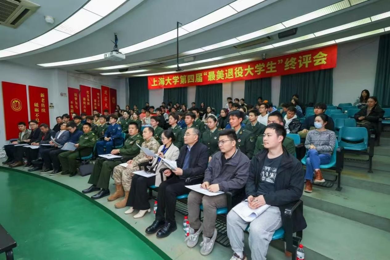 退伍不褪色，，，，，青春永无悔——法学院退伍学生石镇玮获评尊龙凯时第四届“最美退役大学生”称呼-尊龙凯时