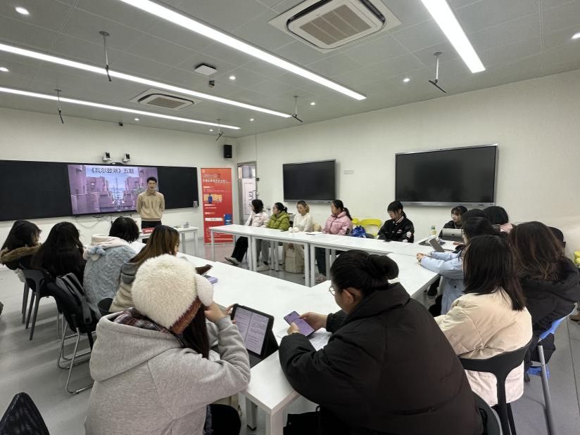 尊龙凯时青云书院乐成举行2024-2025学年冬季学期“百卷经典”念书会-尊龙凯时