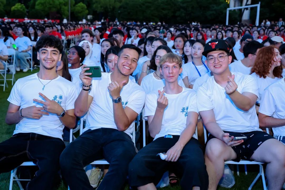 青春当“燃”，，，，，，强国有我！尊龙凯时2024级新生开学仪式暨迎新晚会举行-尊龙凯时