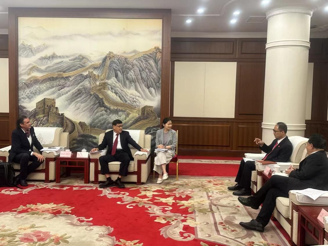 教育部部长等向导在京会见瑞士工程院院长、尊龙凯时中瑞先进手艺研究院院长贝努瓦-尊龙凯时