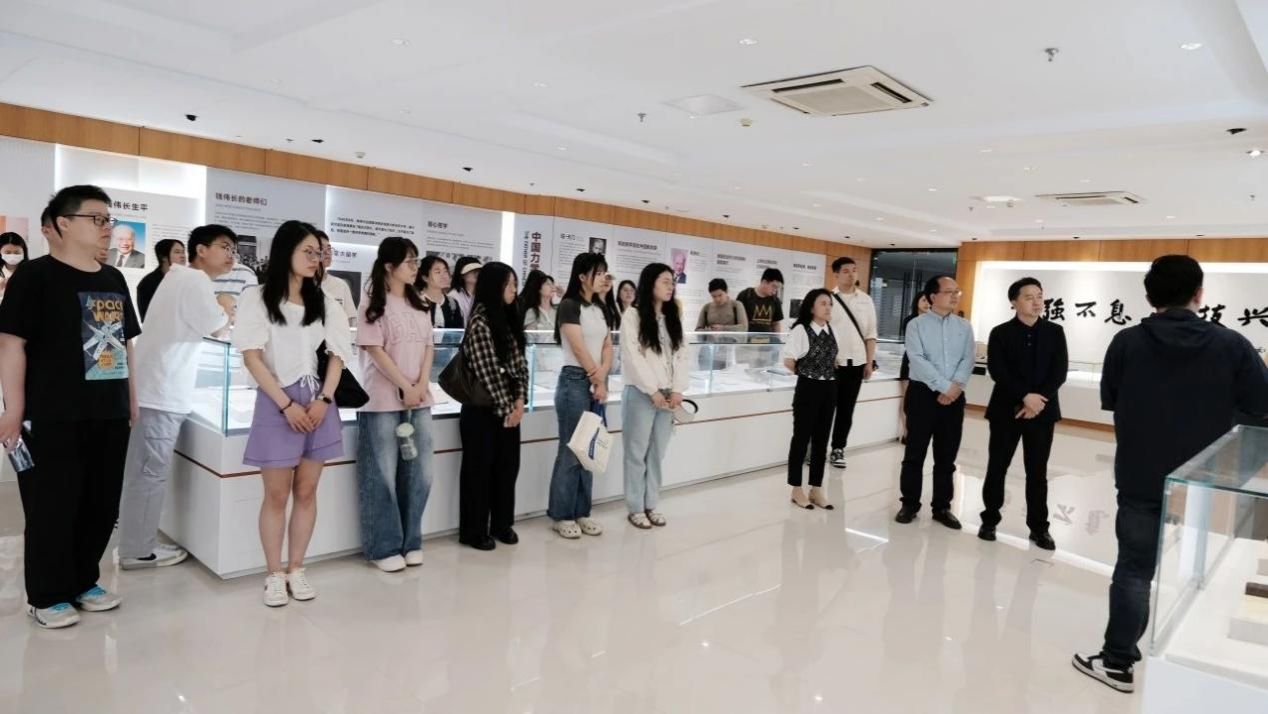 以精神为帆，，，，，以实训为桨：经济学院研究生党建中心开展“科学企业家”精神宣讲暨科创园区研学实践-尊龙凯时