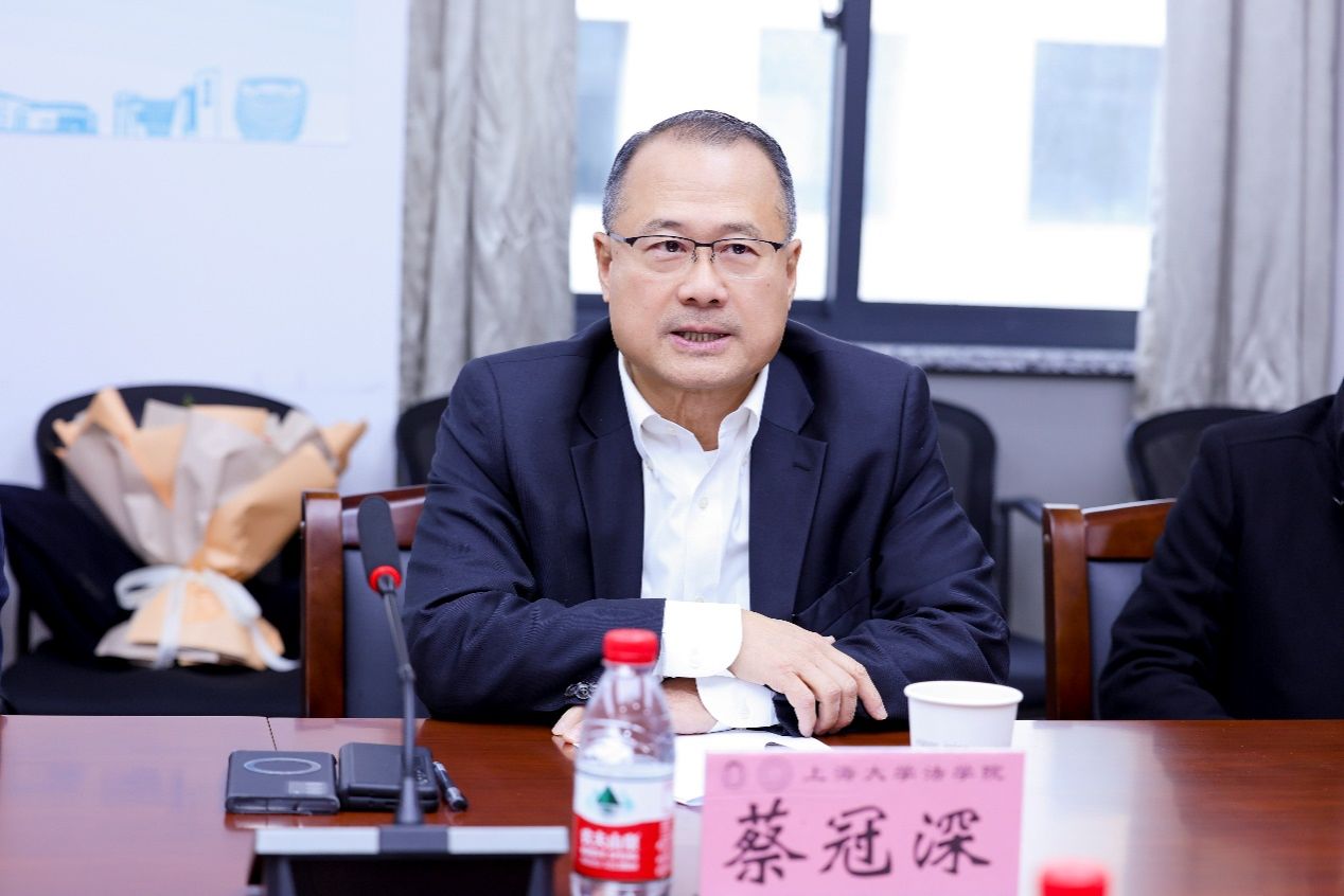 蔡冠深博士与法学院师生座谈交流运动顺遂举行-尊龙凯时