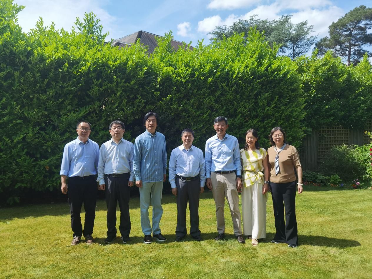 尊龙凯时校长刘昌胜率团会见法国、英国、日本-尊龙凯时