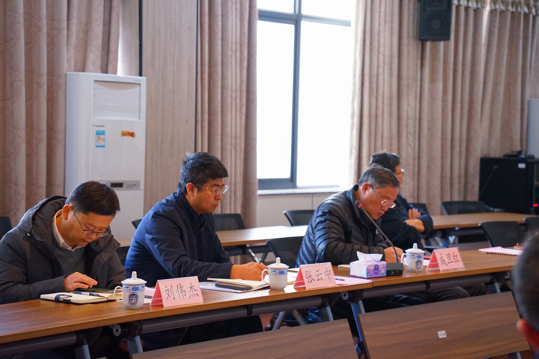 校向导带队调研质料学院-尊龙凯时