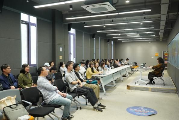 新闻撒播学院举行“目今国际形势热门剖析与中外洋交政策选择”专题学习会-尊龙凯时