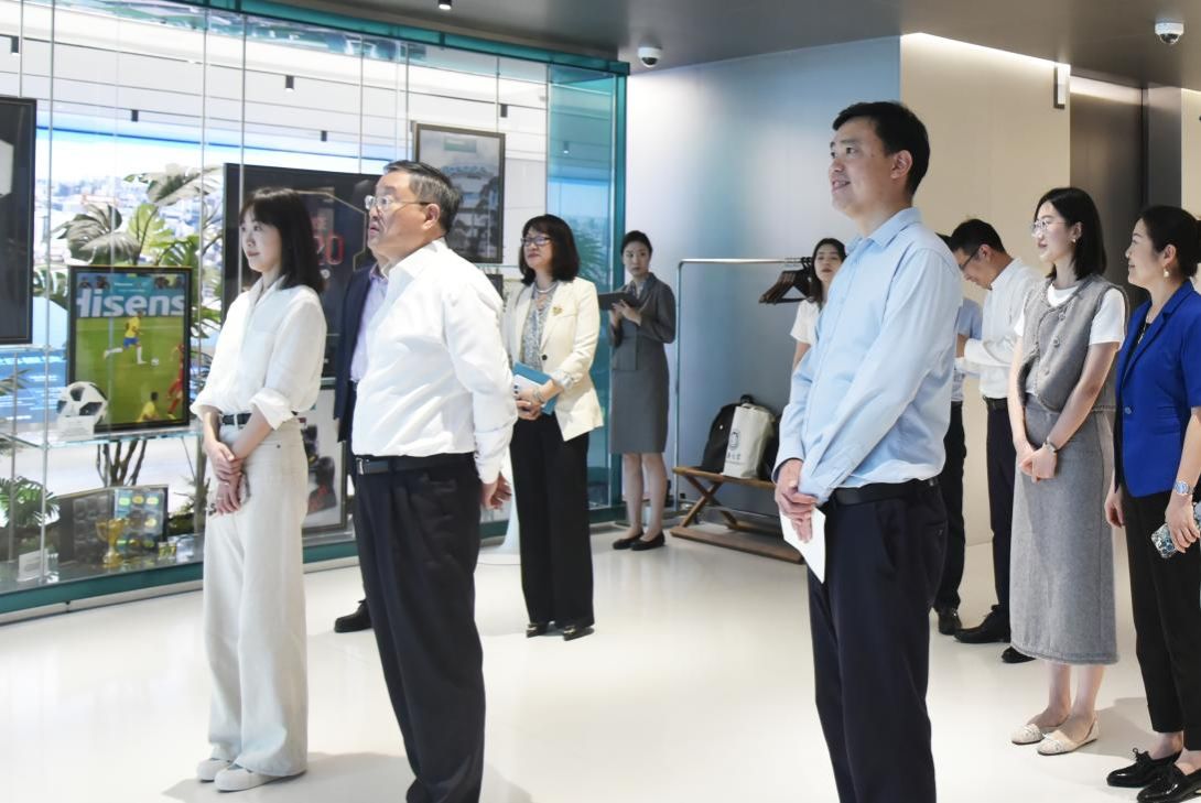 沪鲁同心九载 校友聚力前行——校党委书记成旦红一行赴山东青岛访企拓岗并出席山东校友会建设九周年论坛-尊龙凯时