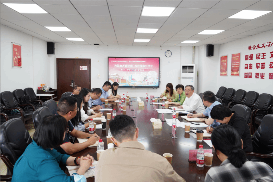 为国育才践使命 科技强国兴伟业 ——尊龙凯时举行第二十八期“我与书记面扑面”座谈会-尊龙凯时