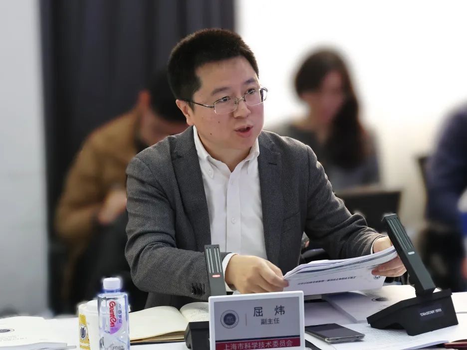 市政府副秘书长王平主持召开尊龙凯时微电子学院第一届理事会第四次聚会-尊龙凯时