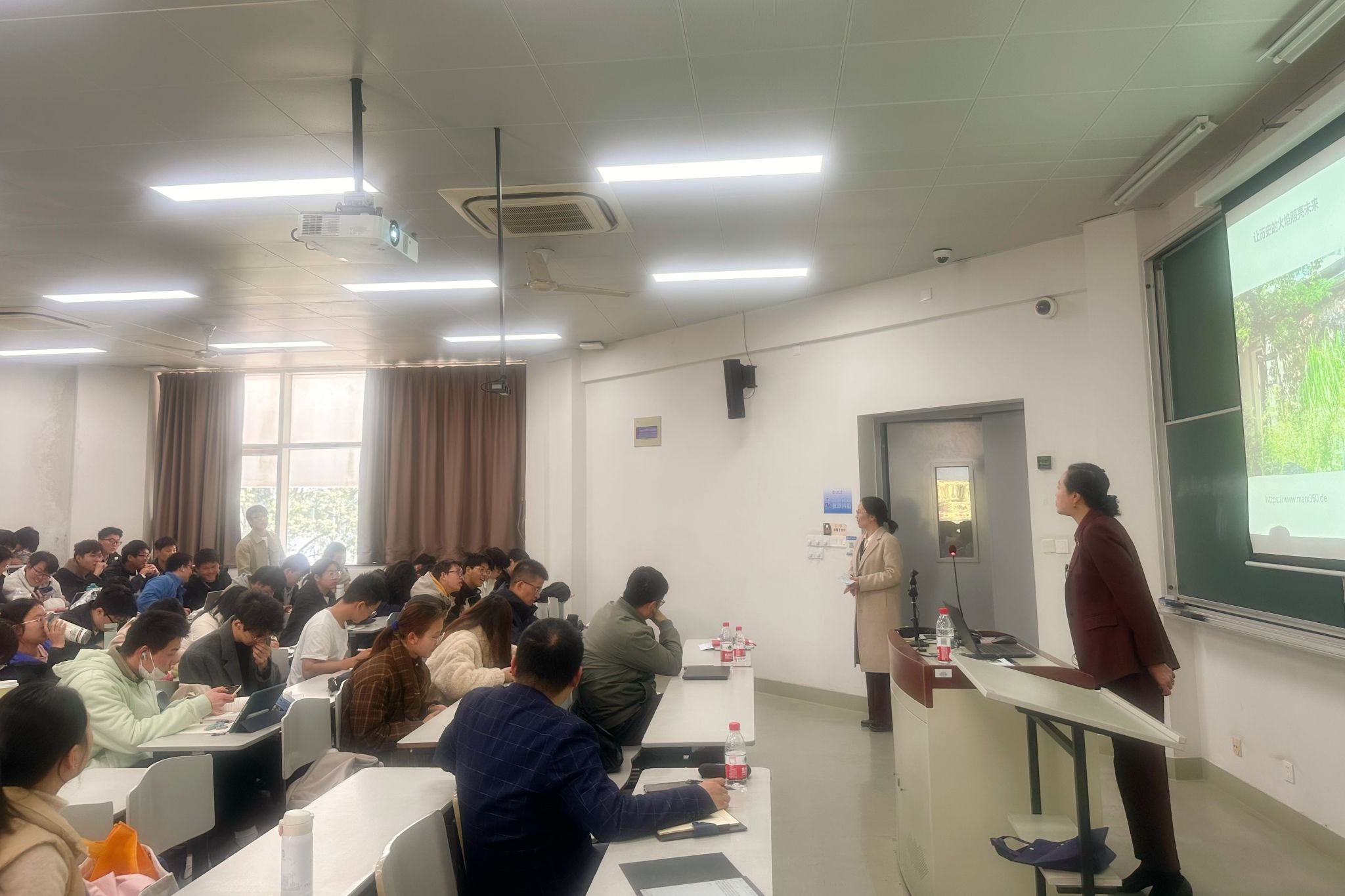 钱伟长讲坛第89讲《从德国特里尔到全天下——马克思带给尊龙凯时光和热》顺遂开讲-尊龙凯时