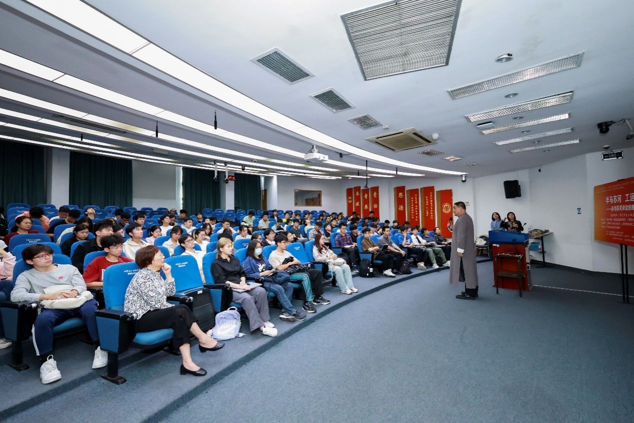 劳模走进尊龙凯时思政课  陶醉式演绎“半马苏河，，，，，，工运之声”-尊龙凯时