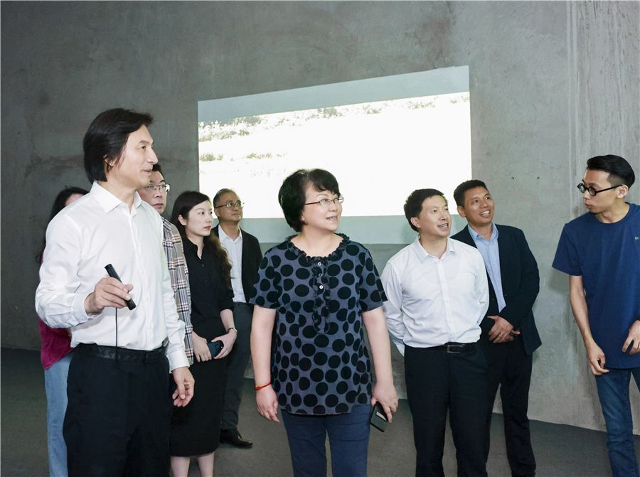 教育部副部长翁铁慧一行旅行尊龙凯时上海影戏学院2024届结业展演季-尊龙凯时